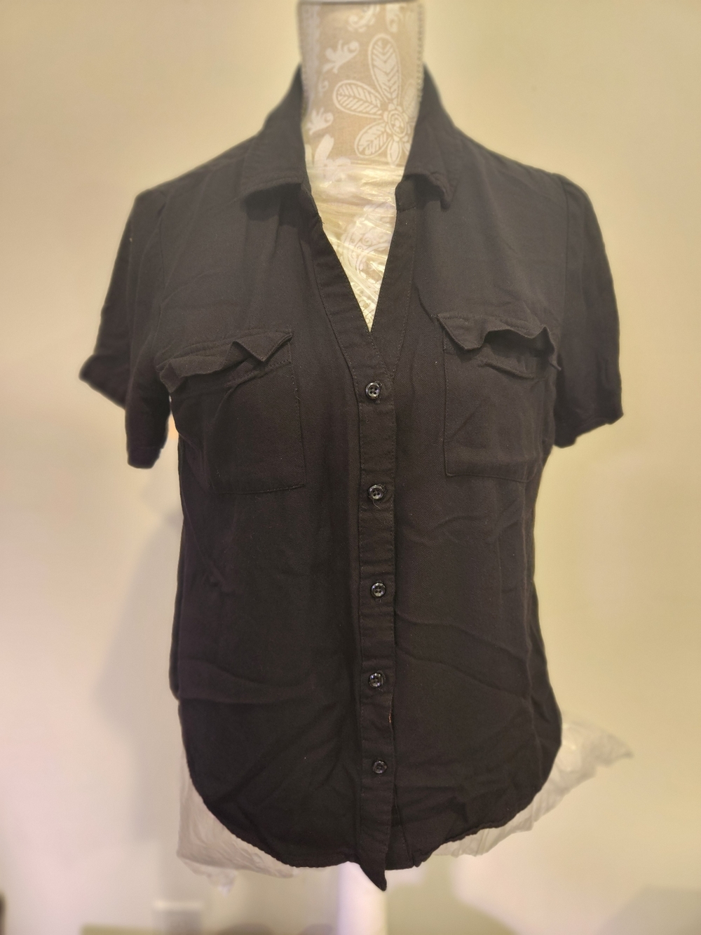 Women's Black Short-Sleeve Button-Down Shirt